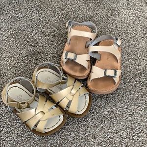 2 pairs of little girl sandals